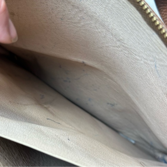 Cuyana Classic Leather Zipper Tote Brown - Picture 13 of 16